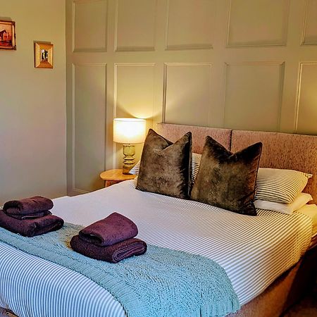Fifth Quarter Apartment With Free Parking ยอร์ค ภายนอก รูปภาพ