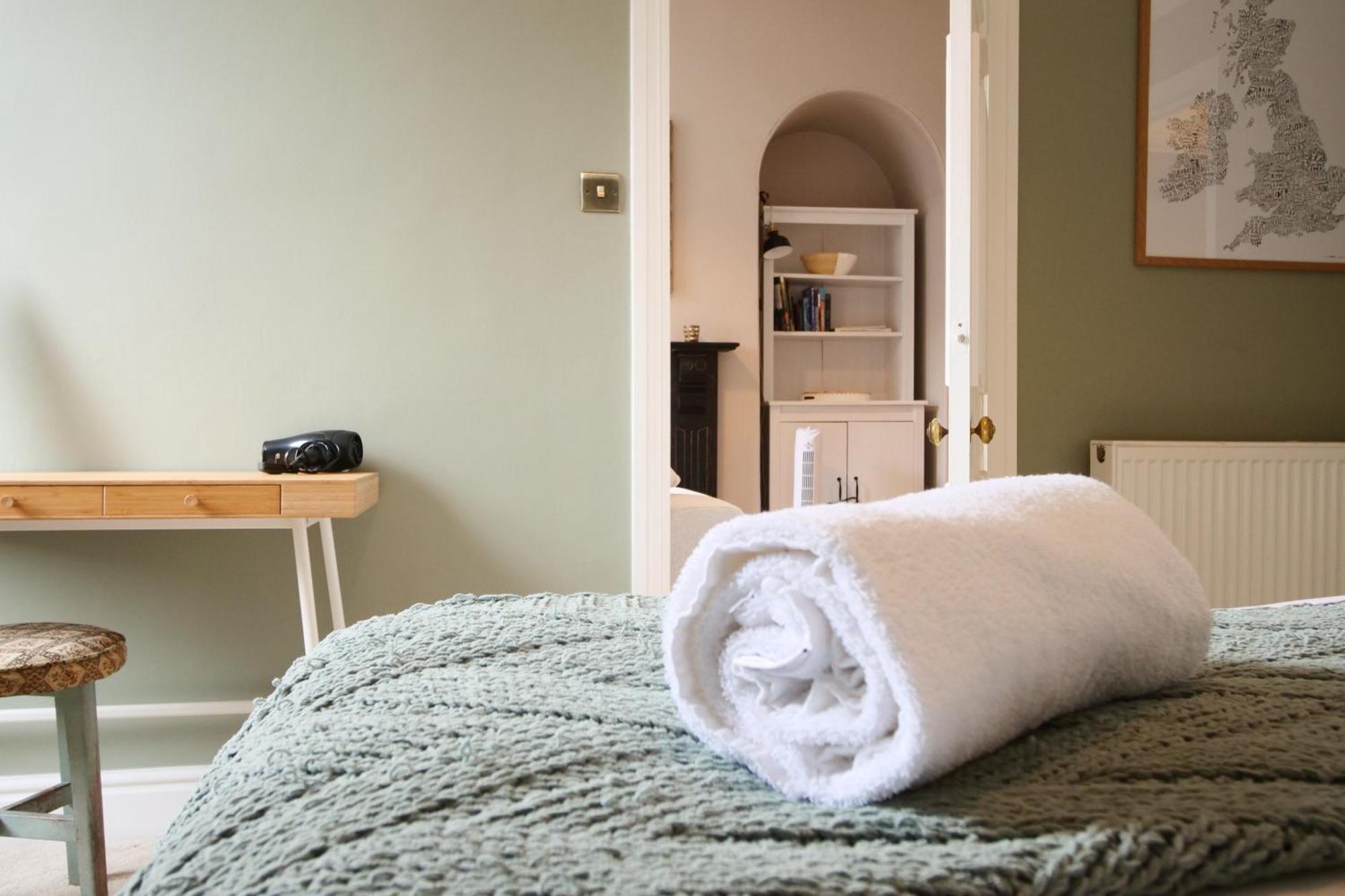 Fifth Quarter Apartment With Free Parking ยอร์ค ภายนอก รูปภาพ