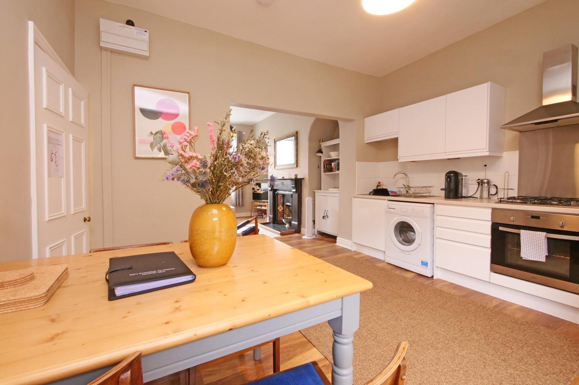 Fifth Quarter Apartment With Free Parking ยอร์ค ภายนอก รูปภาพ