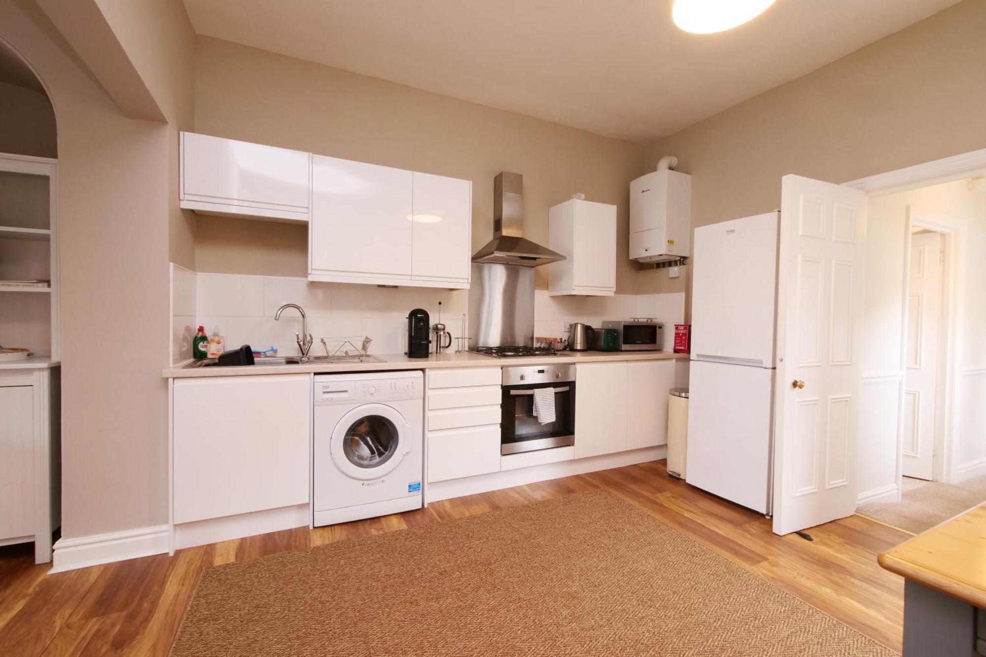 Fifth Quarter Apartment With Free Parking ยอร์ค ภายนอก รูปภาพ