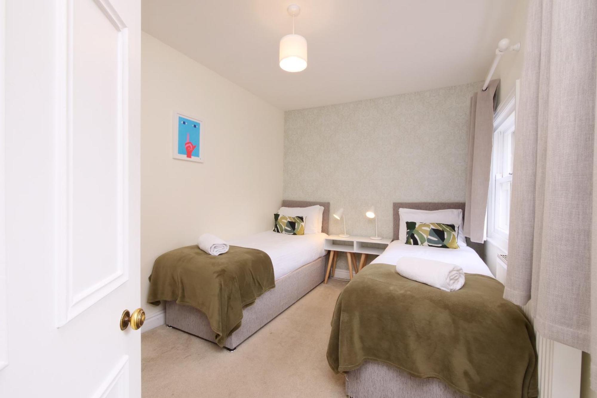 Fifth Quarter Apartment With Free Parking ยอร์ค ภายนอก รูปภาพ