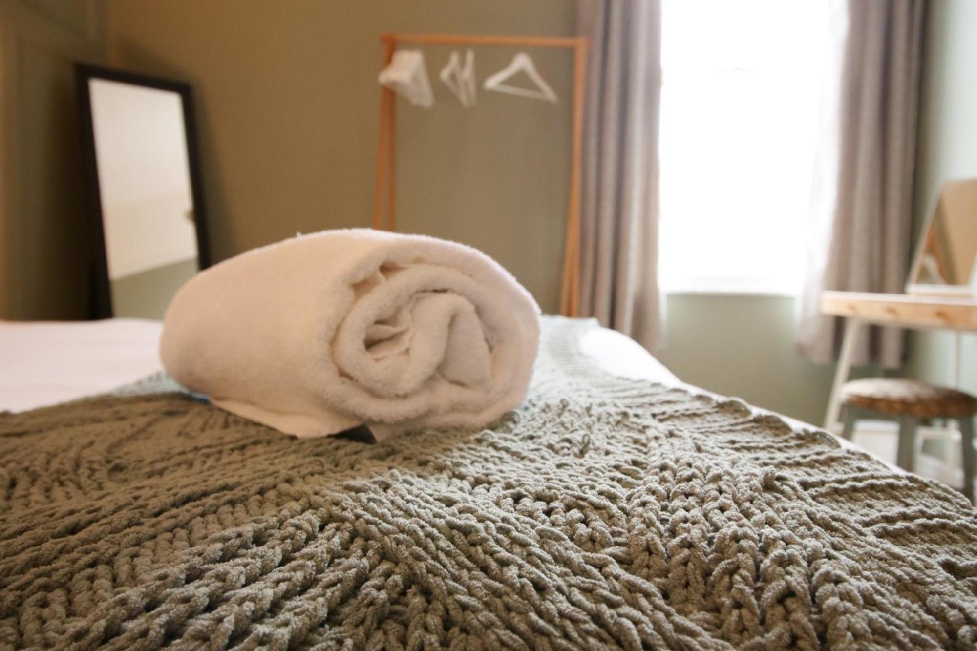 Fifth Quarter Apartment With Free Parking ยอร์ค ภายนอก รูปภาพ